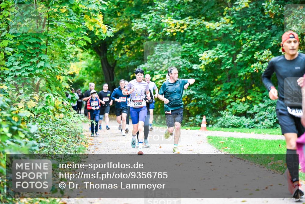 12.10.2025 - Bramfelder Halbmarathon 2025 Dr. Thomas Lammeyer http://msf.ph/oto/9356765 12.10.2025 10:58:43 Laufen 2169, 2290, 2202 meine-sportfotos.de