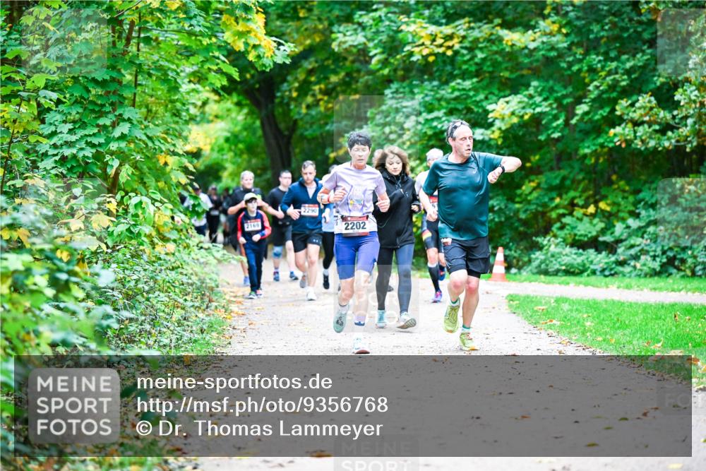 12.10.2025 - Bramfelder Halbmarathon 2025 Dr. Thomas Lammeyer http://msf.ph/oto/9356768 12.10.2025 10:58:44 Laufen 2169, 2290, 2202 meine-sportfotos.de