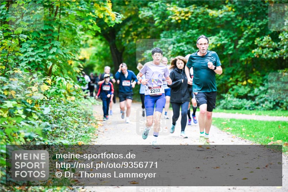 12.10.2025 - Bramfelder Halbmarathon 2025 Dr. Thomas Lammeyer http://msf.ph/oto/9356771 12.10.2025 10:58:45 Laufen 2202 meine-sportfotos.de