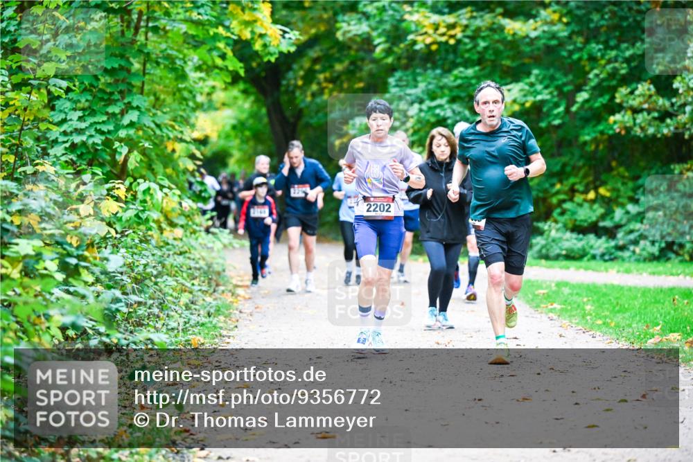 12.10.2025 - Bramfelder Halbmarathon 2025 Dr. Thomas Lammeyer http://msf.ph/oto/9356772 12.10.2025 10:58:45 Laufen 2202 meine-sportfotos.de