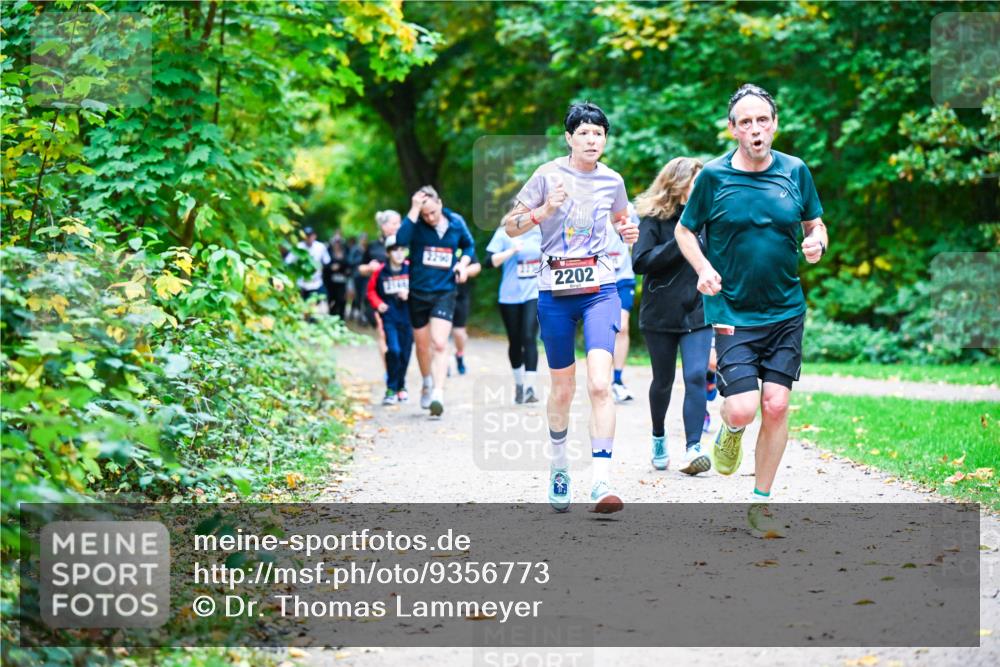 12.10.2025 - Bramfelder Halbmarathon 2025 Dr. Thomas Lammeyer http://msf.ph/oto/9356773 12.10.2025 10:58:45 Laufen 12, 2202 meine-sportfotos.de