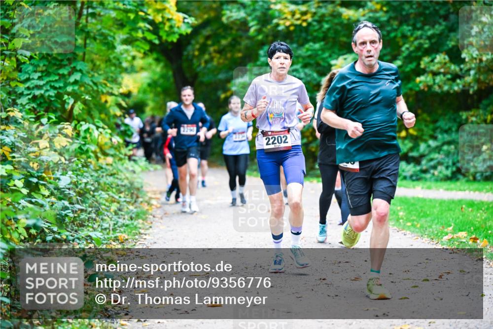 12.10.2025 - Bramfelder Halbmarathon 2025 Dr. Thomas Lammeyer http://msf.ph/oto/9356776 12.10.2025 10:58:46 Laufen 2202 meine-sportfotos.de