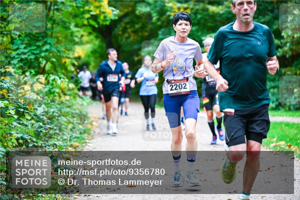 12.10.2025 - Bramfelder Halbmarathon 2025 Dr. Thomas Lammeyer http://msf.ph/oto/9356780 12.10.2025 10:58:47 Laufen 2202 meine-sportfotos.de