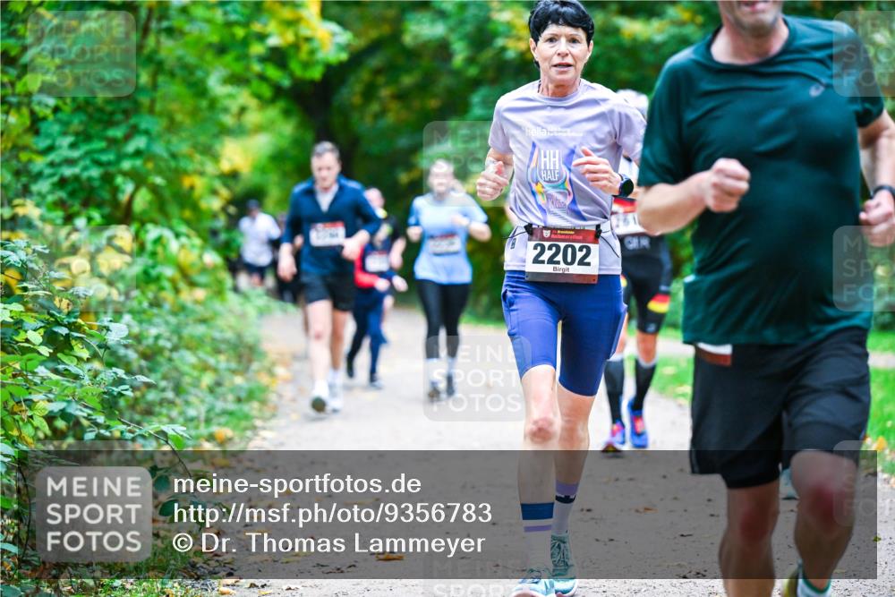 12.10.2025 - Bramfelder Halbmarathon 2025 Dr. Thomas Lammeyer http://msf.ph/oto/9356783 12.10.2025 10:58:47 Laufen 2202, 126 meine-sportfotos.de