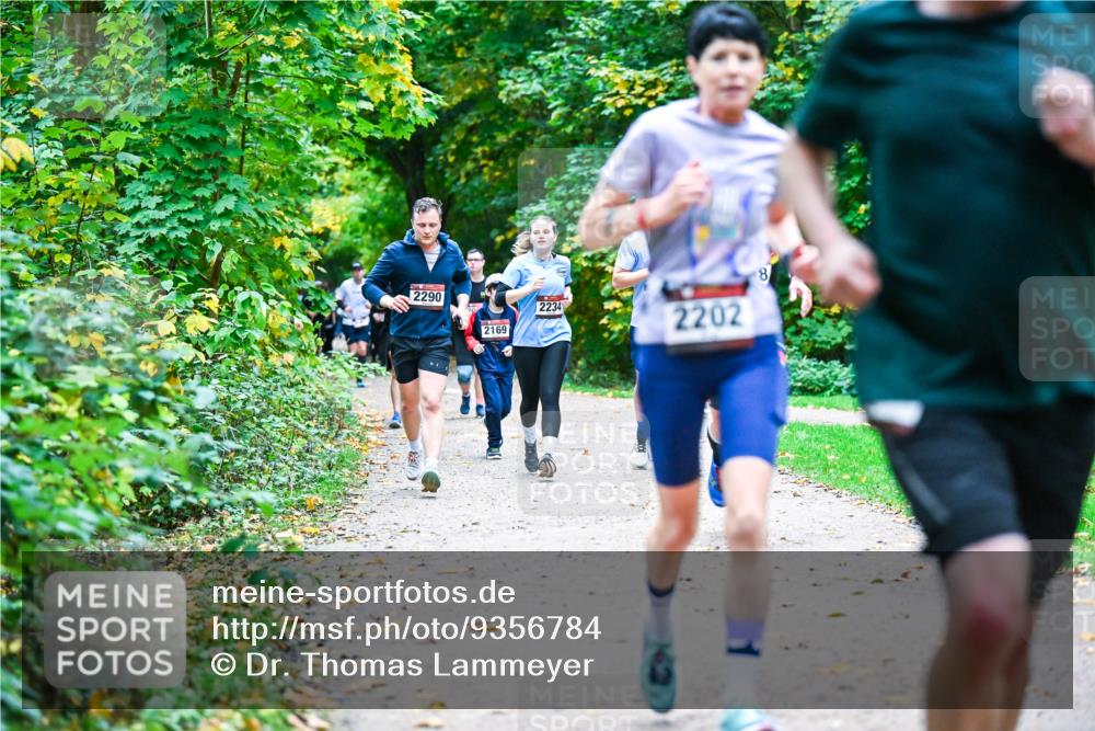12.10.2025 - Bramfelder Halbmarathon 2025 Dr. Thomas Lammeyer http://msf.ph/oto/9356784 12.10.2025 10:58:47 Laufen 2290, 2169, 2234, 2202, 8 meine-sportfotos.de