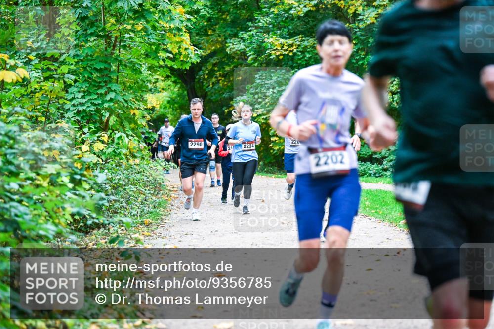 12.10.2025 - Bramfelder Halbmarathon 2025 Dr. Thomas Lammeyer http://msf.ph/oto/9356785 12.10.2025 10:58:48 Laufen 2290, 220, 21, 2234, 2202 meine-sportfotos.de