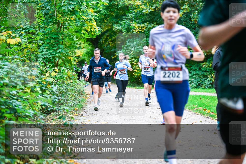 12.10.2025 - Bramfelder Halbmarathon 2025 Dr. Thomas Lammeyer http://msf.ph/oto/9356787 12.10.2025 10:58:48 Laufen 2290, 2205, 2026, 2234, 2202 meine-sportfotos.de