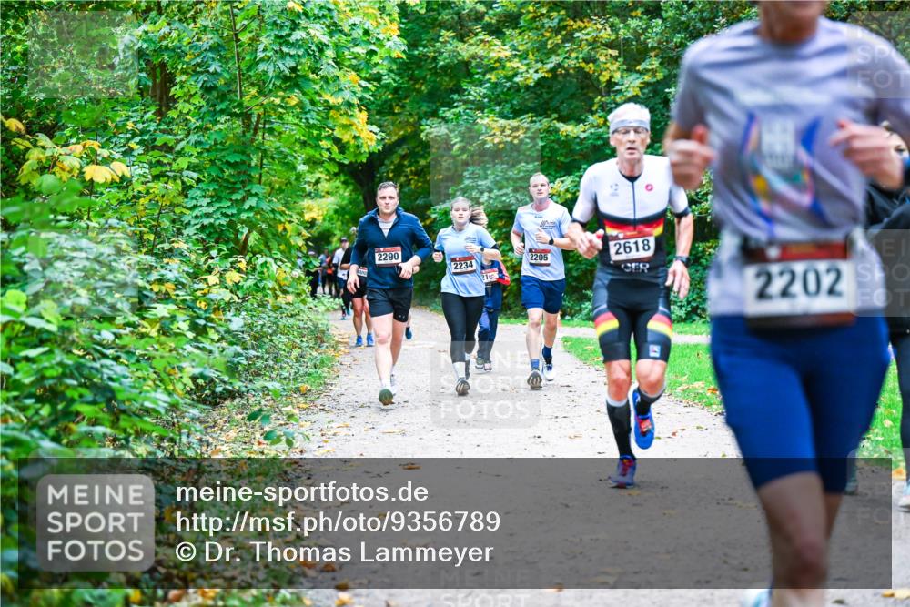 12.10.2025 - Bramfelder Halbmarathon 2025 Dr. Thomas Lammeyer http://msf.ph/oto/9356789 12.10.2025 10:58:49 Laufen 2290, 2234, 21, 2205, 2618, 2202 meine-sportfotos.de