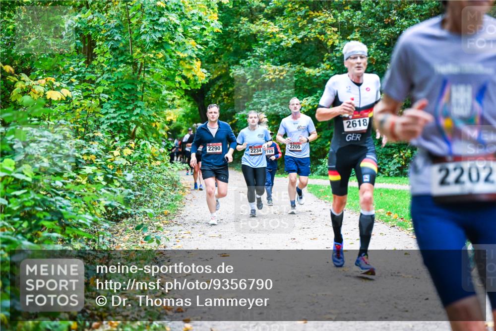 12.10.2025 - Bramfelder Halbmarathon 2025 Dr. Thomas Lammeyer http://msf.ph/oto/9356790 12.10.2025 10:58:49 Laufen 2205, 2290, 2234, 169, 2618, 2202 meine-sportfotos.de