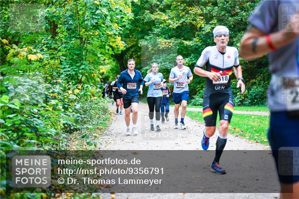 12.10.2025 - Bramfelder Halbmarathon 2025 Dr. Thomas Lammeyer http://msf.ph/oto/9356791 12.10.2025 10:58:49 Laufen 2290, 2234, 2169, 2205, 18, 2 meine-sportfotos.de