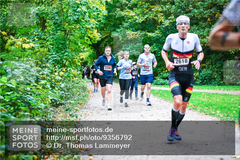 12.10.2025 - Bramfelder Halbmarathon 2025 Dr. Thomas Lammeyer http://msf.ph/oto/9356792 12.10.2025 10:58:49 Laufen 2290, 2205, 2234, 2169, 2618 meine-sportfotos.de