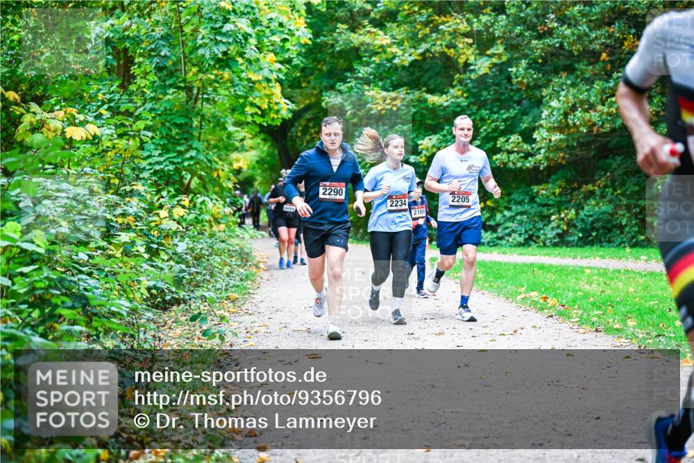 12.10.2025 - Bramfelder Halbmarathon 2025 Dr. Thomas Lammeyer http://msf.ph/oto/9356796 12.10.2025 10:58:50 Laufen 2290, 2234, 2169, 2205 meine-sportfotos.de