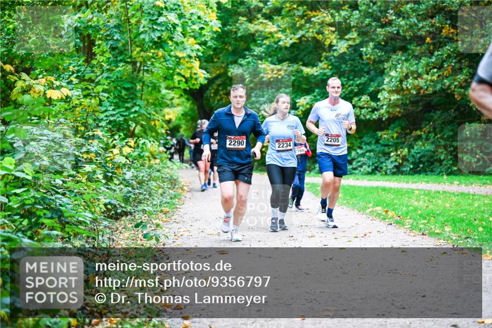12.10.2025 - Bramfelder Halbmarathon 2025 Dr. Thomas Lammeyer http://msf.ph/oto/9356797 12.10.2025 10:58:50 Laufen 2290, 2205, 2234, 216 meine-sportfotos.de