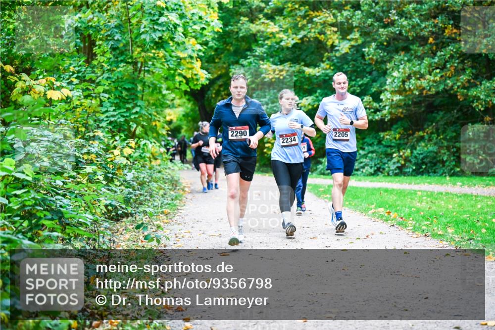 12.10.2025 - Bramfelder Halbmarathon 2025 Dr. Thomas Lammeyer http://msf.ph/oto/9356798 12.10.2025 10:58:50 Laufen 2290, 2234, 59, 2205 meine-sportfotos.de