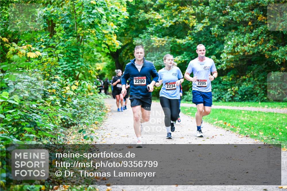 12.10.2025 - Bramfelder Halbmarathon 2025 Dr. Thomas Lammeyer http://msf.ph/oto/9356799 12.10.2025 10:58:50 Laufen 2290, 2234, 2205 meine-sportfotos.de