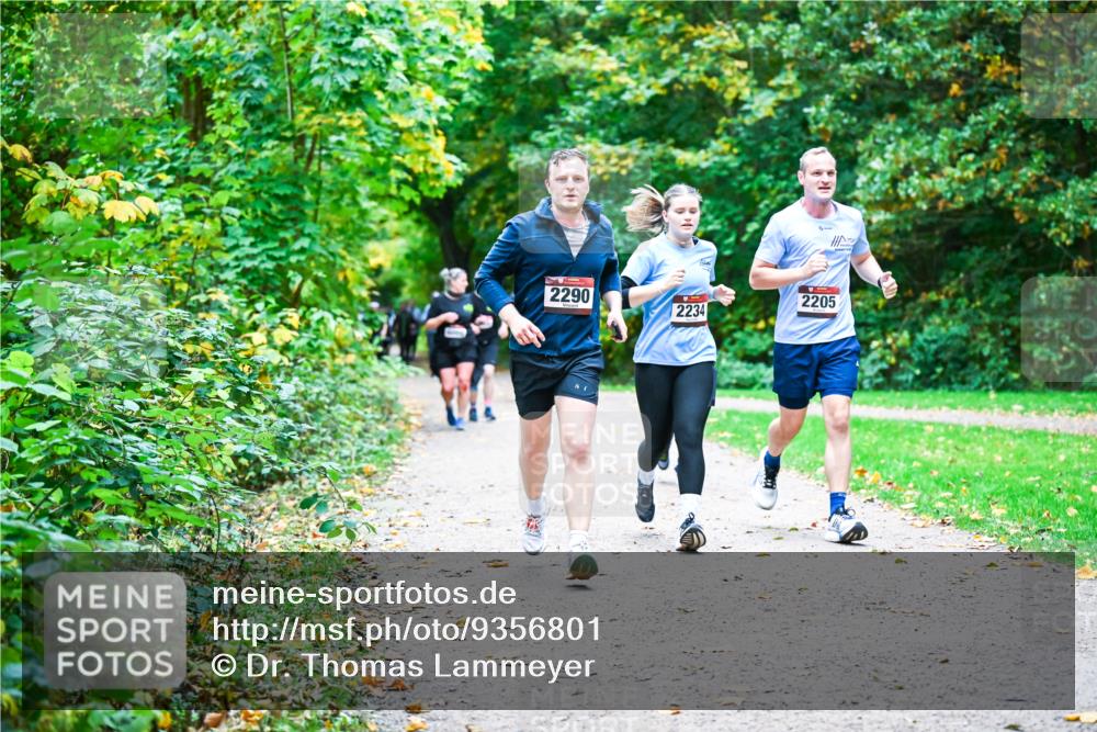 12.10.2025 - Bramfelder Halbmarathon 2025 Dr. Thomas Lammeyer http://msf.ph/oto/9356801 12.10.2025 10:58:50 Laufen 2290, 2205, 2234 meine-sportfotos.de