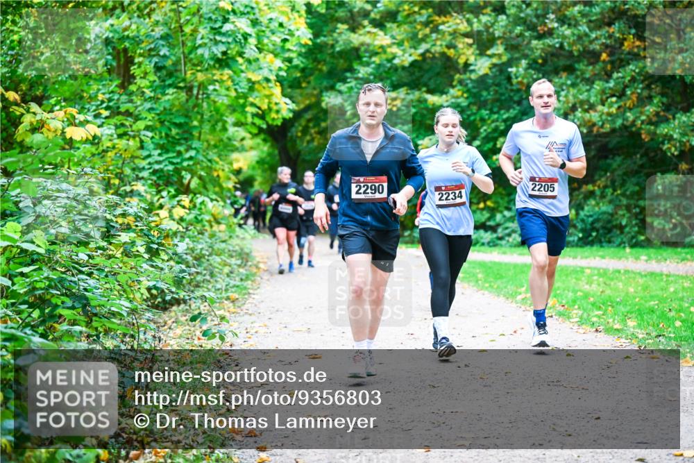 12.10.2025 - Bramfelder Halbmarathon 2025 Dr. Thomas Lammeyer http://msf.ph/oto/9356803 12.10.2025 10:58:51 Laufen 2290, 2234, 2205 meine-sportfotos.de