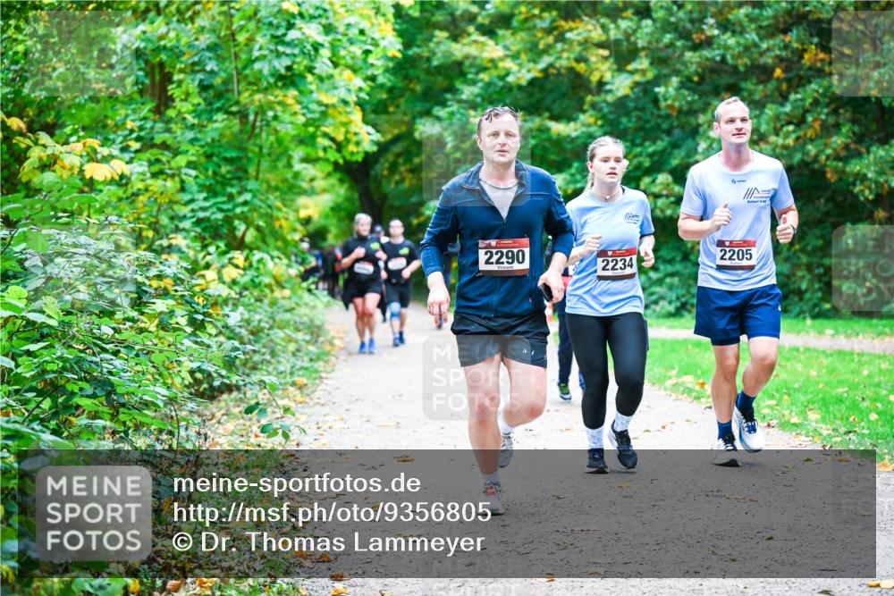 12.10.2025 - Bramfelder Halbmarathon 2025 Dr. Thomas Lammeyer http://msf.ph/oto/9356805 12.10.2025 10:58:51 Laufen 2290, 2234, 2205 meine-sportfotos.de