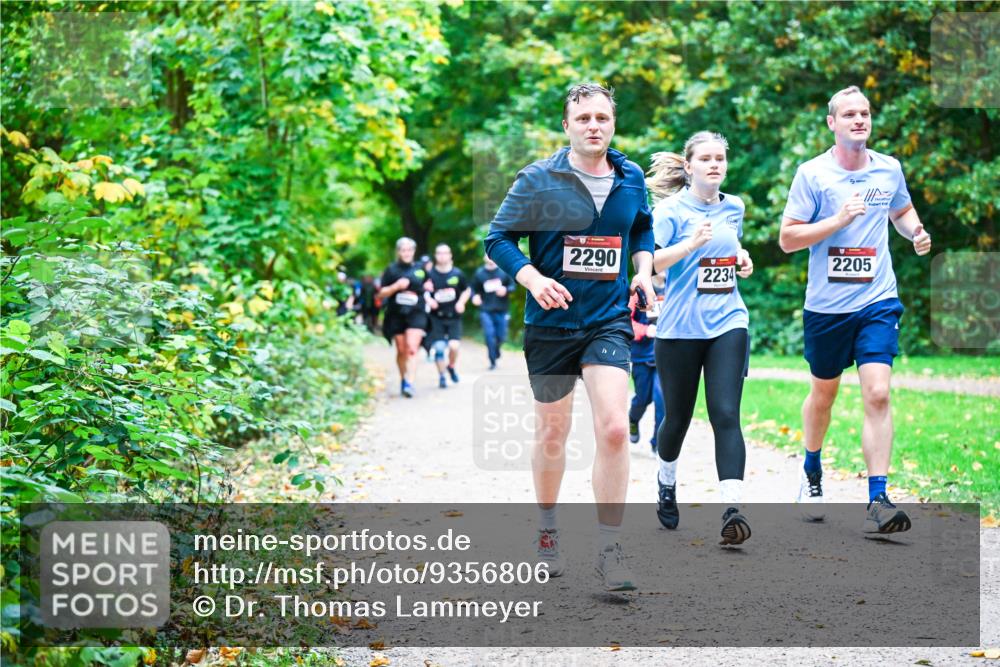 12.10.2025 - Bramfelder Halbmarathon 2025 Dr. Thomas Lammeyer http://msf.ph/oto/9356806 12.10.2025 10:58:51 Laufen 2290, 2234, 2205 meine-sportfotos.de