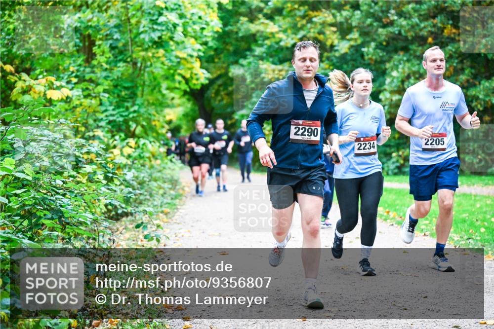 12.10.2025 - Bramfelder Halbmarathon 2025 Dr. Thomas Lammeyer http://msf.ph/oto/9356807 12.10.2025 10:58:51 Laufen 2290, 2234, 2205 meine-sportfotos.de