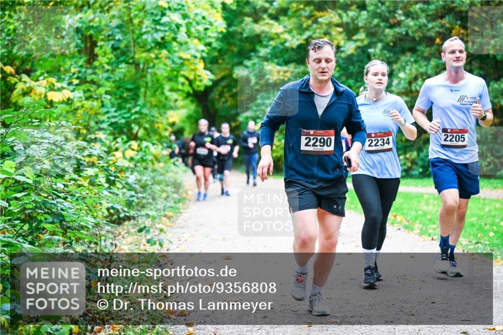12.10.2025 - Bramfelder Halbmarathon 2025 Dr. Thomas Lammeyer http://msf.ph/oto/9356808 12.10.2025 10:58:51 Laufen 2290, 2234, 2205 meine-sportfotos.de