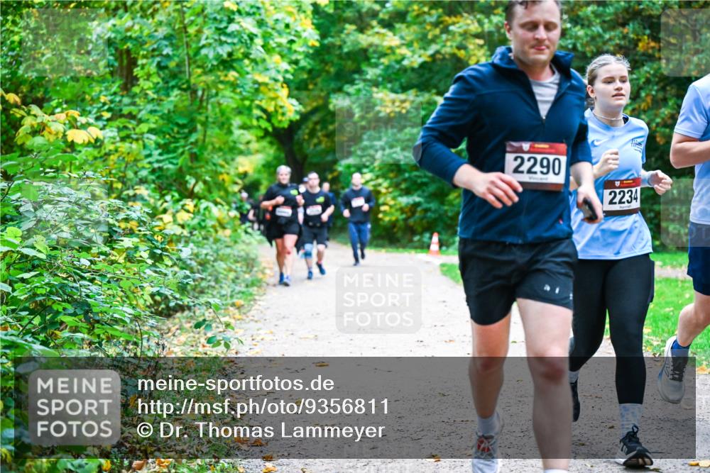 12.10.2025 - Bramfelder Halbmarathon 2025 Dr. Thomas Lammeyer http://msf.ph/oto/9356811 12.10.2025 10:58:52 Laufen 2290, 2234 meine-sportfotos.de