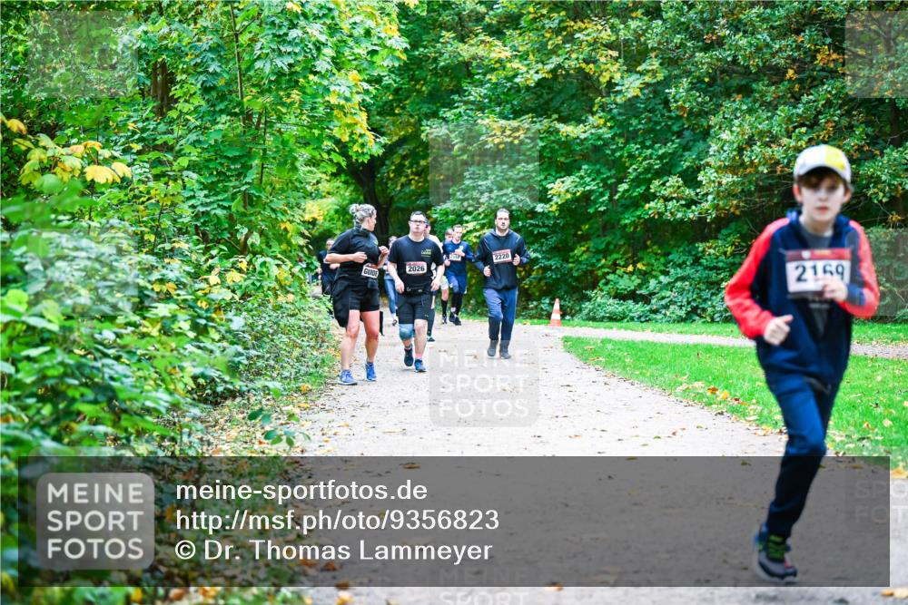12.10.2025 - Bramfelder Halbmarathon 2025 Dr. Thomas Lammeyer http://msf.ph/oto/9356823 12.10.2025 10:58:54 Laufen 2026, 2552, 2220, 2169 meine-sportfotos.de