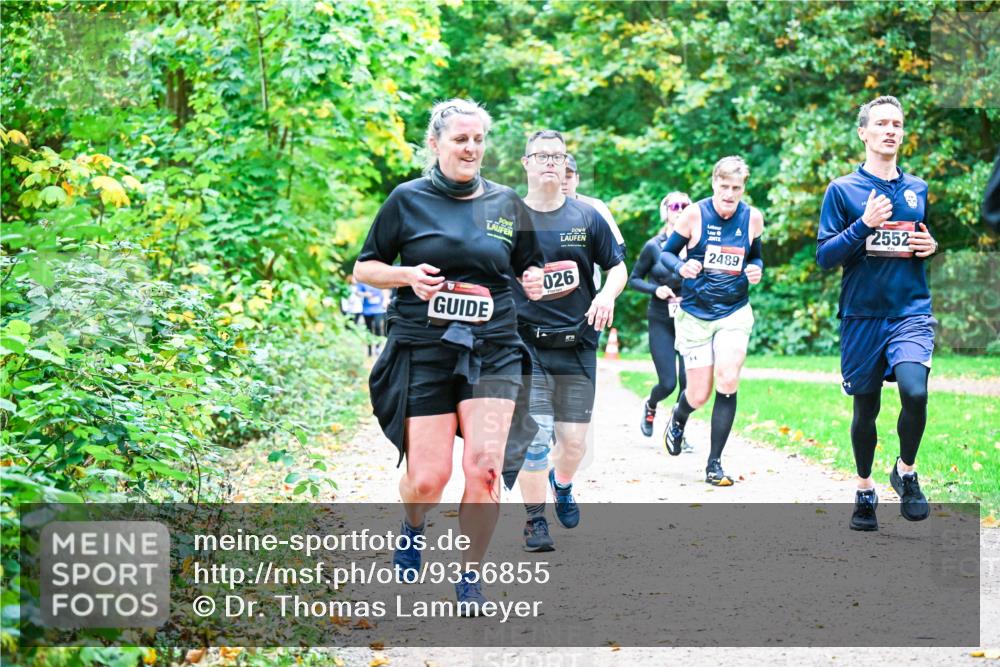12.10.2025 - Bramfelder Halbmarathon 2025 Dr. Thomas Lammeyer http://msf.ph/oto/9356855 12.10.2025 10:59:01 Laufen 026, 2489, 2552 meine-sportfotos.de