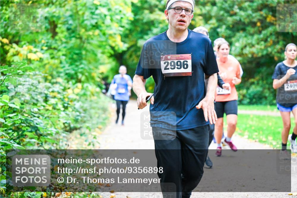 12.10.2025 - Bramfelder Halbmarathon 2025 Dr. Thomas Lammeyer http://msf.ph/oto/9356898 12.10.2025 10:59:08 Laufen 34, 2996, 2409 meine-sportfotos.de