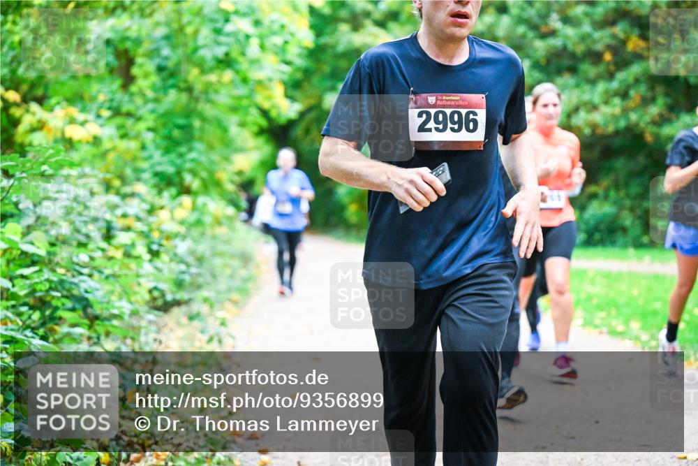 12.10.2025 - Bramfelder Halbmarathon 2025 Dr. Thomas Lammeyer http://msf.ph/oto/9356899 12.10.2025 10:59:08 Laufen 34, 2996 meine-sportfotos.de