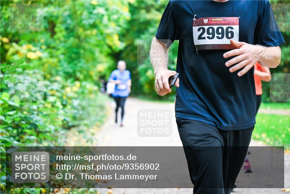 12.10.2025 - Bramfelder Halbmarathon 2025 Dr. Thomas Lammeyer http://msf.ph/oto/9356902 12.10.2025 10:59:08 Laufen 34, 2996 meine-sportfotos.de