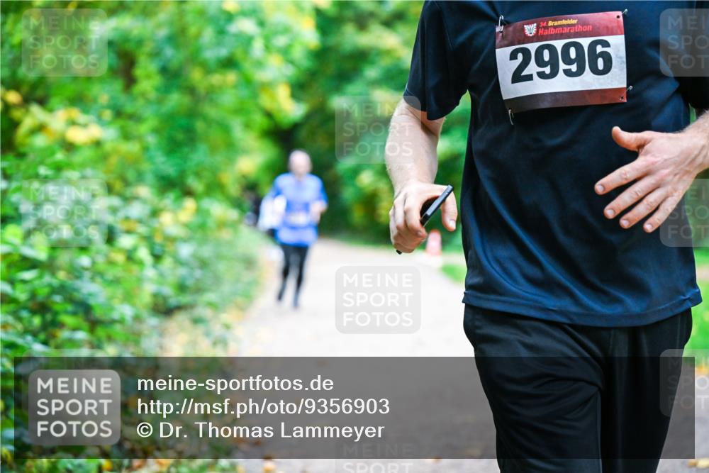 12.10.2025 - Bramfelder Halbmarathon 2025 Dr. Thomas Lammeyer http://msf.ph/oto/9356903 12.10.2025 10:59:08 Laufen 34, 2996 meine-sportfotos.de
