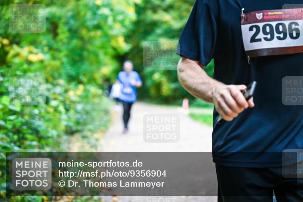 12.10.2025 - Bramfelder Halbmarathon 2025 Dr. Thomas Lammeyer http://msf.ph/oto/9356904 12.10.2025 10:59:09 Laufen 2996 meine-sportfotos.de