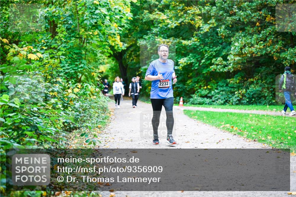 12.10.2025 - Bramfelder Halbmarathon 2025 Dr. Thomas Lammeyer http://msf.ph/oto/9356909 12.10.2025 10:59:10 Laufen 2232 meine-sportfotos.de