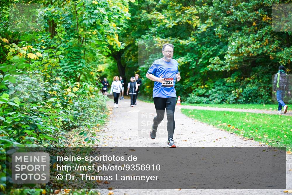 12.10.2025 - Bramfelder Halbmarathon 2025 Dr. Thomas Lammeyer http://msf.ph/oto/9356910 12.10.2025 10:59:10 Laufen 2232 meine-sportfotos.de
