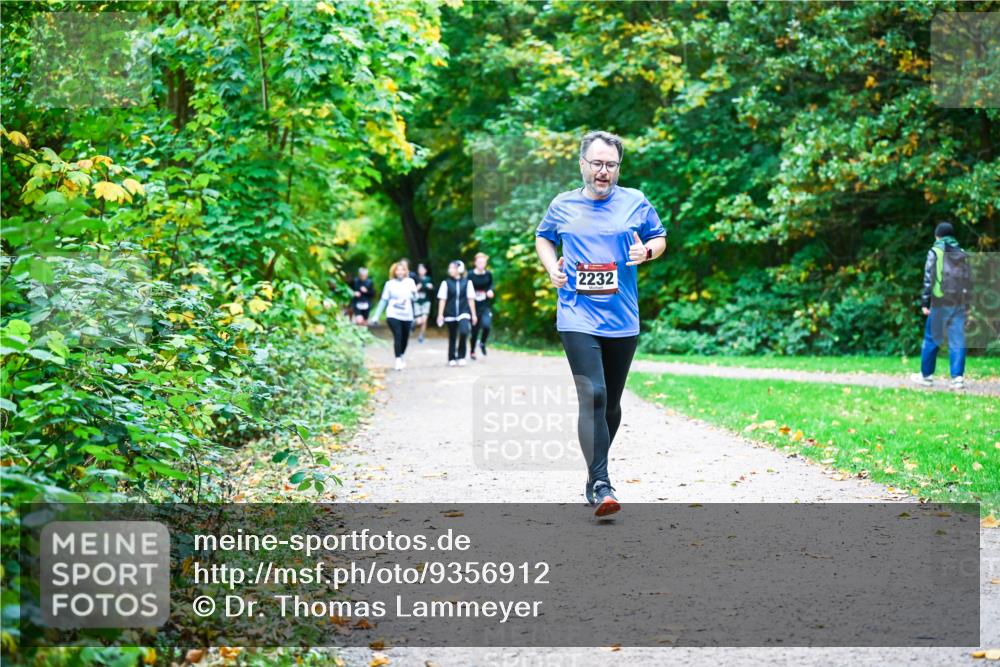 12.10.2025 - Bramfelder Halbmarathon 2025 Dr. Thomas Lammeyer http://msf.ph/oto/9356912 12.10.2025 10:59:11 Laufen 2232 meine-sportfotos.de