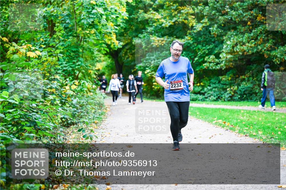 12.10.2025 - Bramfelder Halbmarathon 2025 Dr. Thomas Lammeyer http://msf.ph/oto/9356913 12.10.2025 10:59:11 Laufen 2232 meine-sportfotos.de