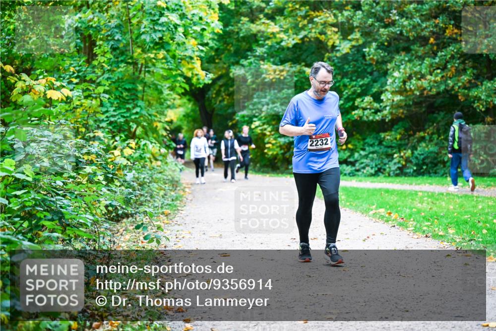 12.10.2025 - Bramfelder Halbmarathon 2025 Dr. Thomas Lammeyer http://msf.ph/oto/9356914 12.10.2025 10:59:11 Laufen 2232 meine-sportfotos.de