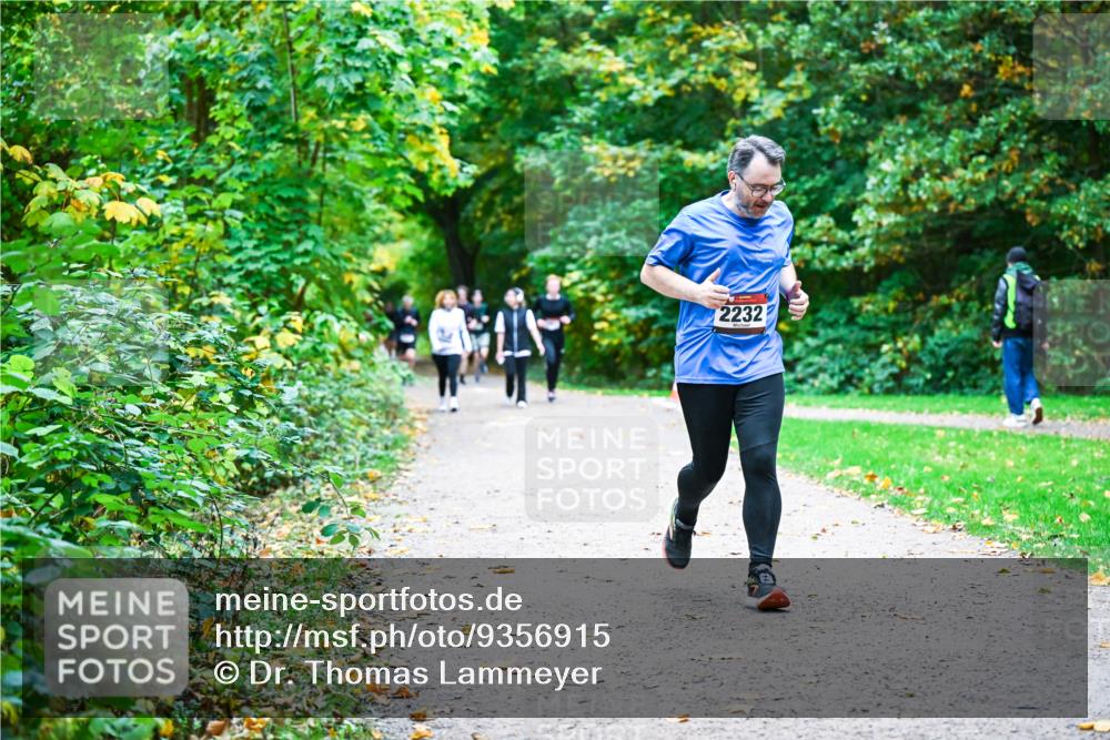 12.10.2025 - Bramfelder Halbmarathon 2025 Dr. Thomas Lammeyer http://msf.ph/oto/9356915 12.10.2025 10:59:11 Laufen 2232 meine-sportfotos.de