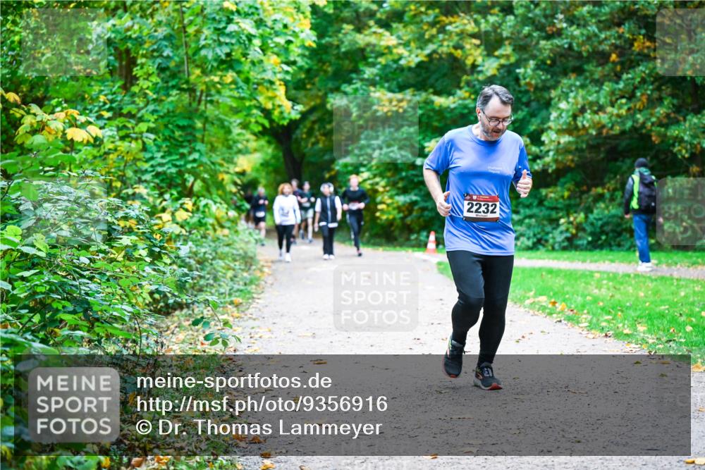 12.10.2025 - Bramfelder Halbmarathon 2025 Dr. Thomas Lammeyer http://msf.ph/oto/9356916 12.10.2025 10:59:11 Laufen 2232 meine-sportfotos.de