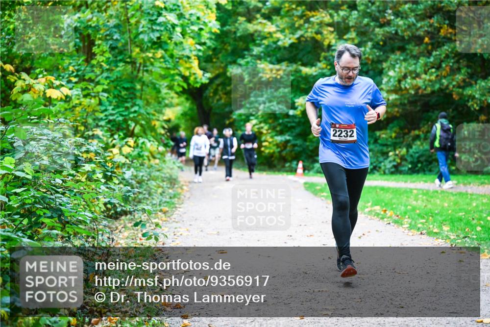 12.10.2025 - Bramfelder Halbmarathon 2025 Dr. Thomas Lammeyer http://msf.ph/oto/9356917 12.10.2025 10:59:11 Laufen 2232 meine-sportfotos.de