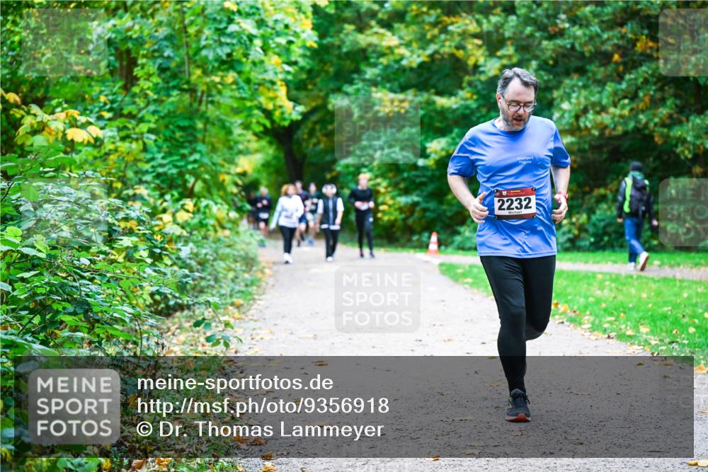12.10.2025 - Bramfelder Halbmarathon 2025 Dr. Thomas Lammeyer http://msf.ph/oto/9356918 12.10.2025 10:59:11 Laufen 2232 meine-sportfotos.de