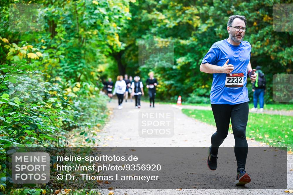 12.10.2025 - Bramfelder Halbmarathon 2025 Dr. Thomas Lammeyer http://msf.ph/oto/9356920 12.10.2025 10:59:12 Laufen 2232 meine-sportfotos.de