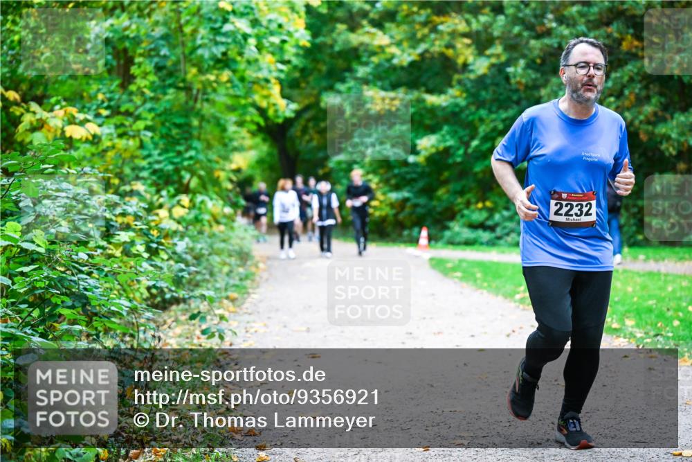 12.10.2025 - Bramfelder Halbmarathon 2025 Dr. Thomas Lammeyer http://msf.ph/oto/9356921 12.10.2025 10:59:12 Laufen 2232 meine-sportfotos.de