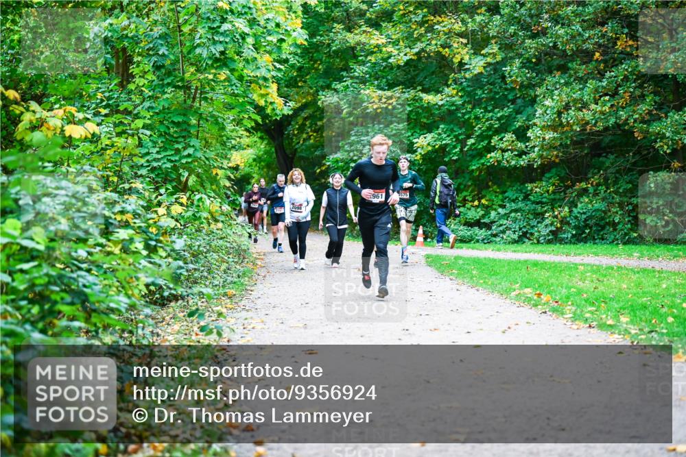 12.10.2025 - Bramfelder Halbmarathon 2025 Dr. Thomas Lammeyer http://msf.ph/oto/9356924 12.10.2025 10:59:16 Laufen 2098, 961, 2575 meine-sportfotos.de