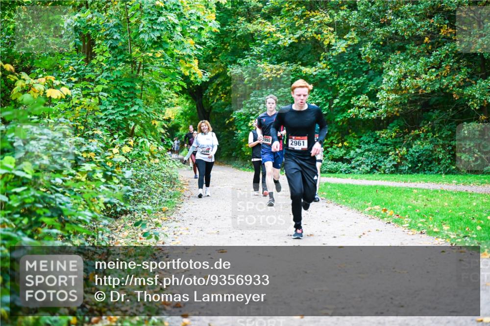 12.10.2025 - Bramfelder Halbmarathon 2025 Dr. Thomas Lammeyer http://msf.ph/oto/9356933 12.10.2025 10:59:17 Laufen 2098, 2990, 2961 meine-sportfotos.de