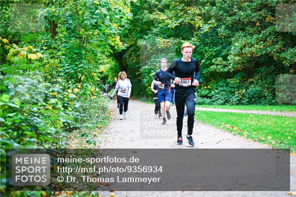 12.10.2025 - Bramfelder Halbmarathon 2025 Dr. Thomas Lammeyer http://msf.ph/oto/9356934 12.10.2025 10:59:17 Laufen 2098, 2990, 2961 meine-sportfotos.de