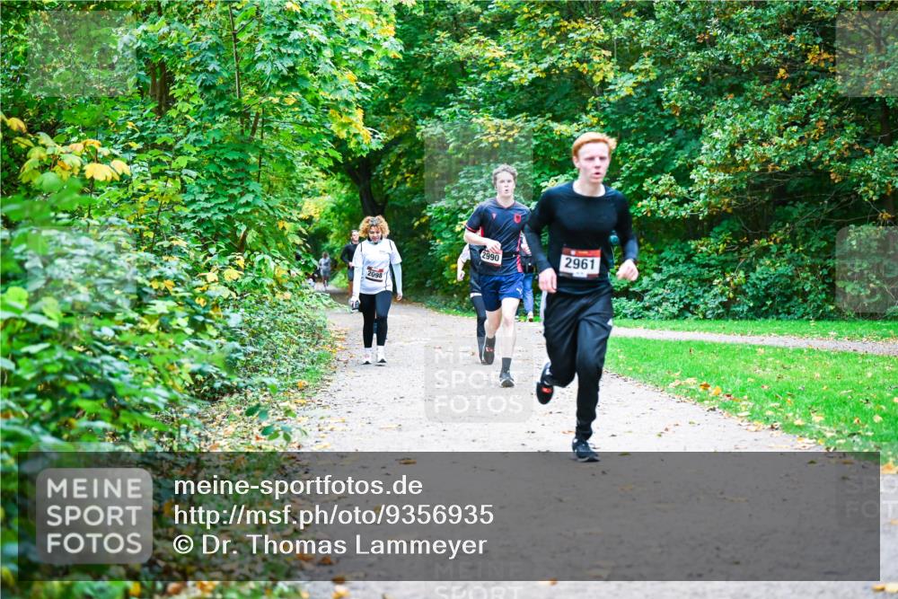 12.10.2025 - Bramfelder Halbmarathon 2025 Dr. Thomas Lammeyer http://msf.ph/oto/9356935 12.10.2025 10:59:17 Laufen 2098, 2990, 2961 meine-sportfotos.de