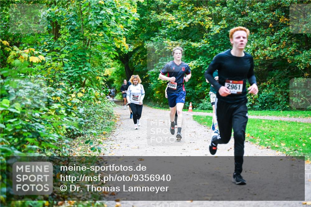12.10.2025 - Bramfelder Halbmarathon 2025 Dr. Thomas Lammeyer http://msf.ph/oto/9356940 12.10.2025 10:59:18 Laufen 2098, 2990, 2961 meine-sportfotos.de