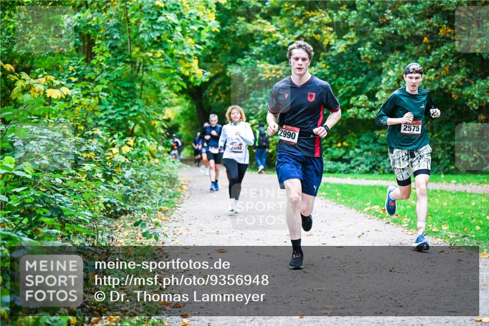 12.10.2025 - Bramfelder Halbmarathon 2025 Dr. Thomas Lammeyer http://msf.ph/oto/9356948 12.10.2025 10:59:19 Laufen 2098, 2990, 2575 meine-sportfotos.de